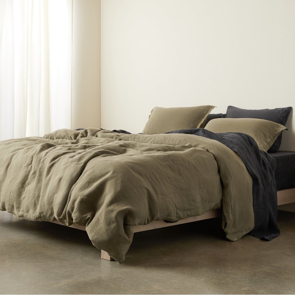 $550 PARACHUTE 3pc King Linen Duvet Cover and Shams Set in Olive